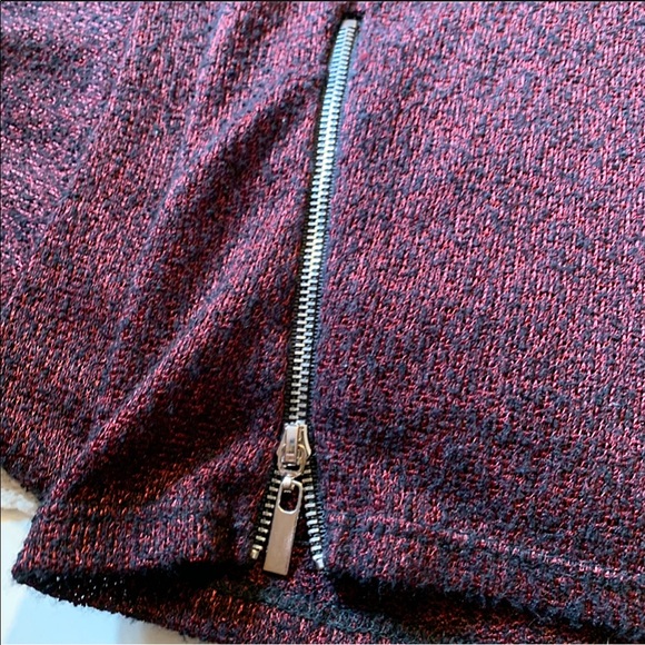 NEW LOOK | Burgundy Pullover Zipper Top - Picture 4 of 4